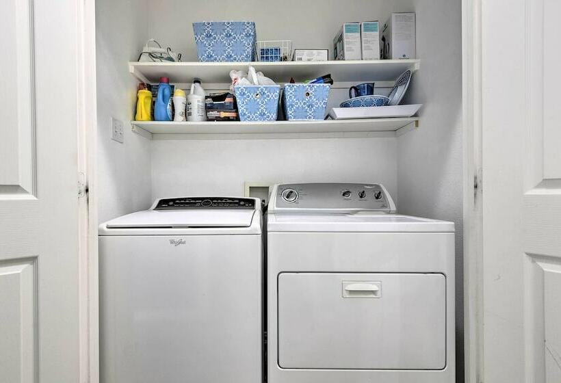 Granbury Home: Screened Porch < 2 Mi To Beach