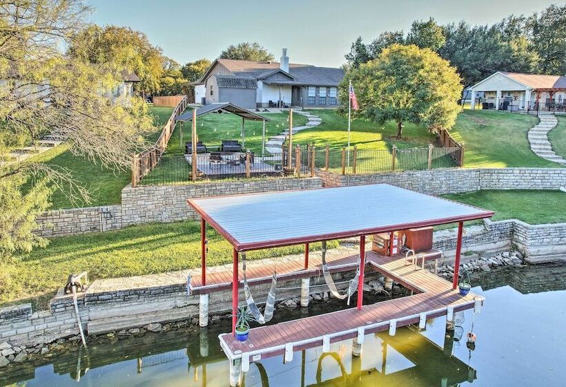 Granbury Home W/ Lake Granbury Access + Dock!
