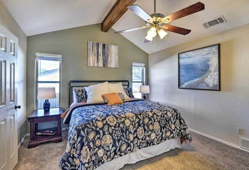 Granbury Home W/ Lake Granbury Access + Dock!