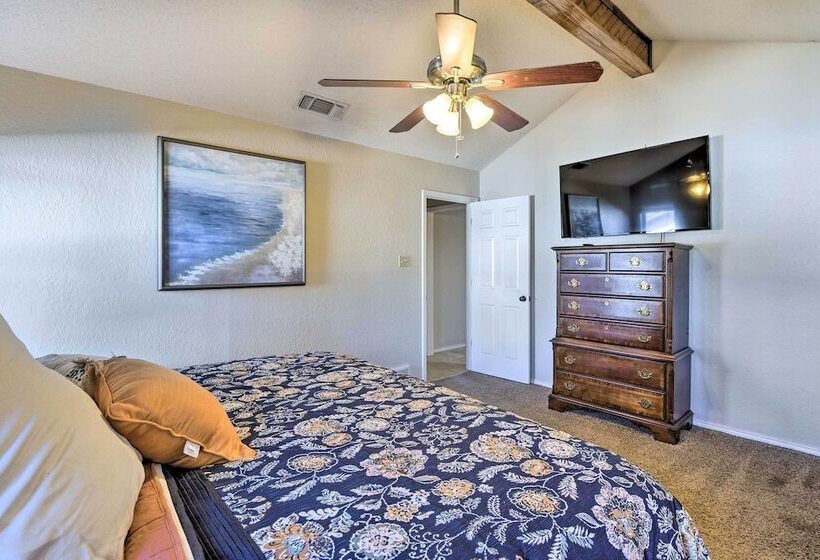 Granbury Home W/ Lake Granbury Access + Dock!