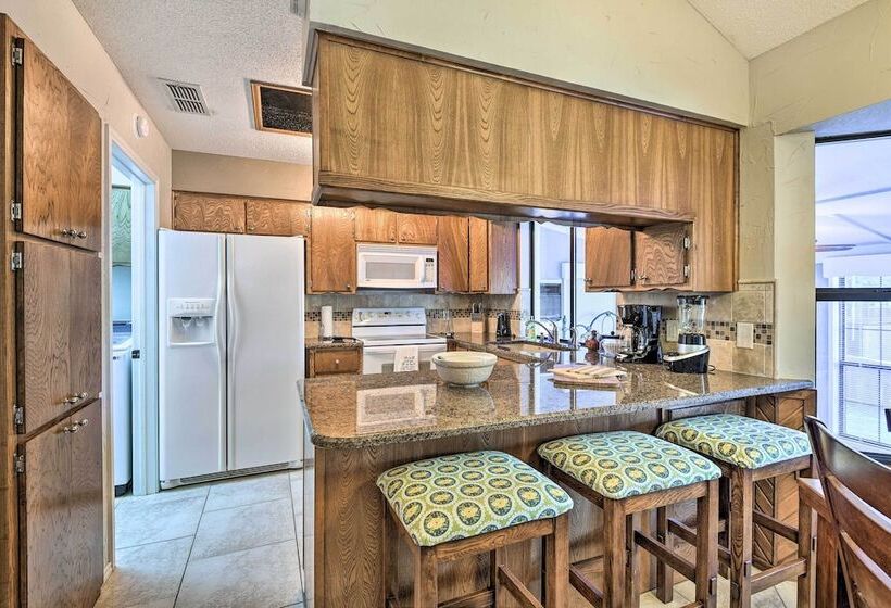 Granbury Home W/ Lake Granbury Access + Dock!