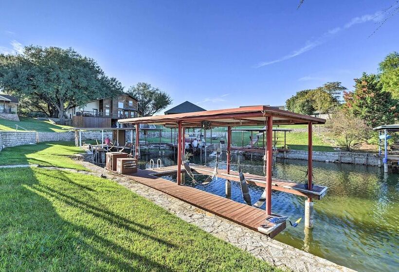 Granbury Home W/ Lake Granbury Access + Dock!