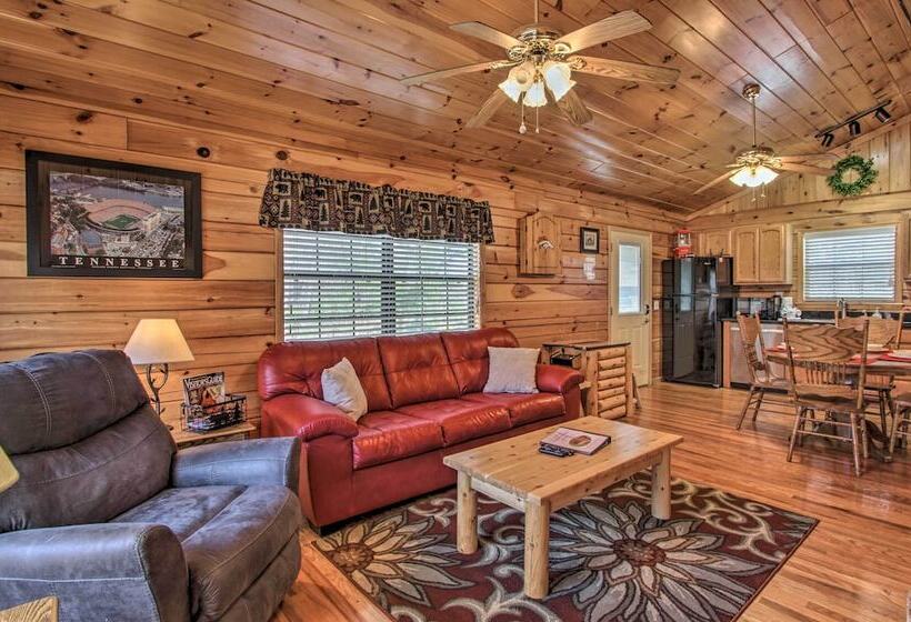 Hidden Springs Cabin W/ Hot Tub, 2 Mi To Dollywood