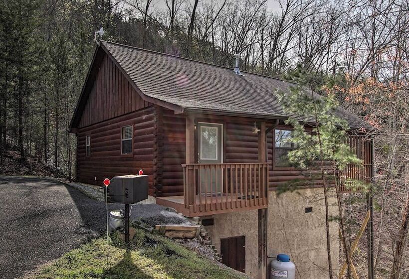 Hidden Springs Cabin W/ Hot Tub, 2 Mi To Dollywood