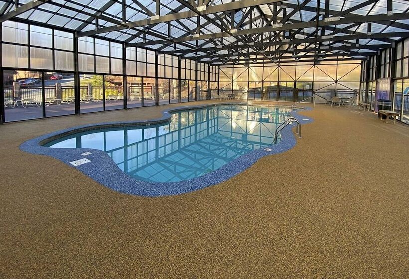 Hidden Springs Cabin W/ Hot Tub, 2 Mi To Dollywood