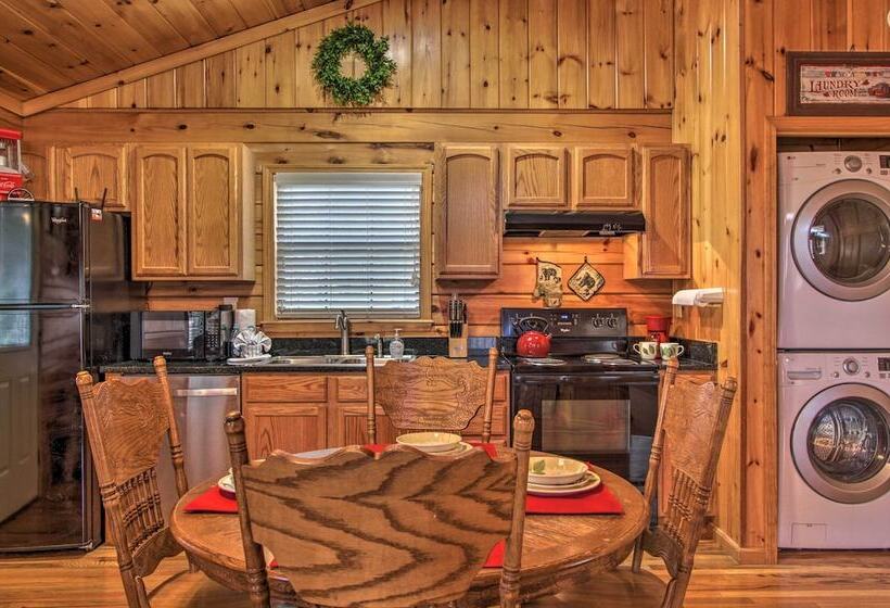 Hidden Springs Cabin W/ Hot Tub, 2 Mi To Dollywood