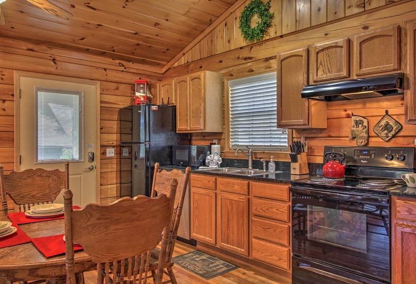 Hidden Springs Cabin W/ Hot Tub, 2 Mi To Dollywood