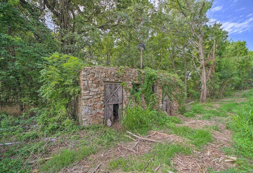 Walk To Lake: Historic Disney Home