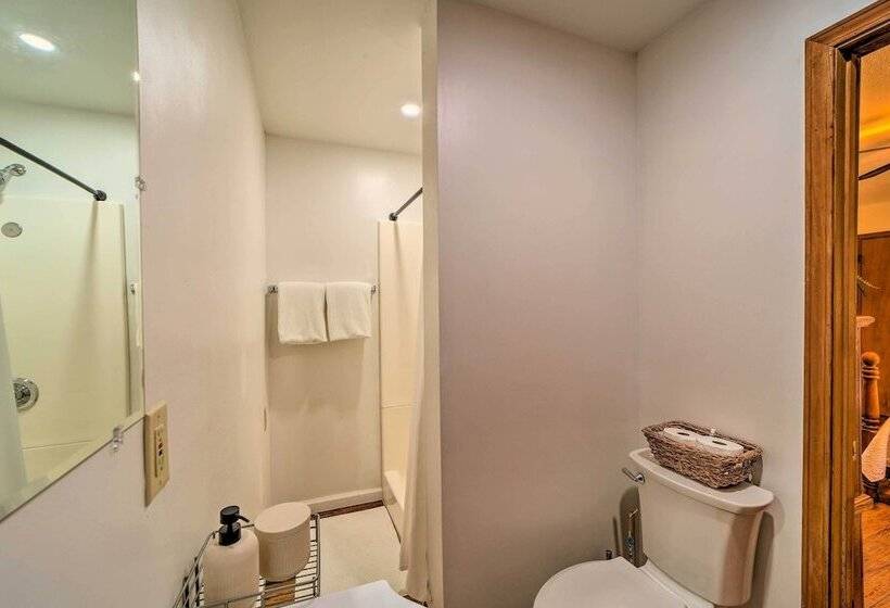 Walk To Lake: Historic Disney Home