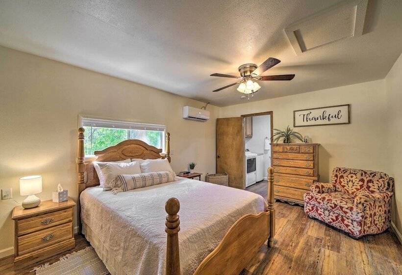 Walk To Lake: Historic Disney Home