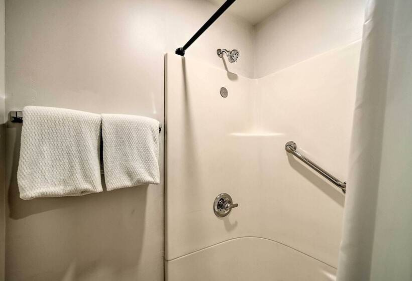 Walk To Lake: Historic Disney Home