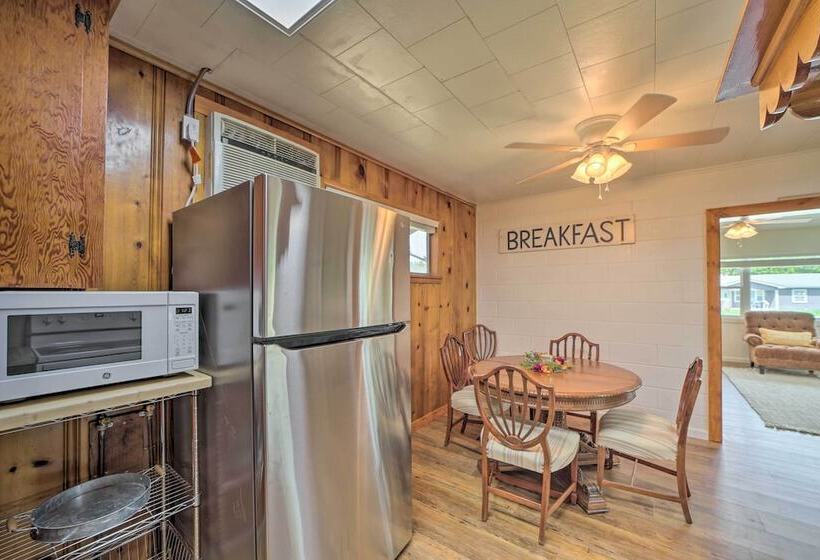 Walk To Lake: Historic Disney Home