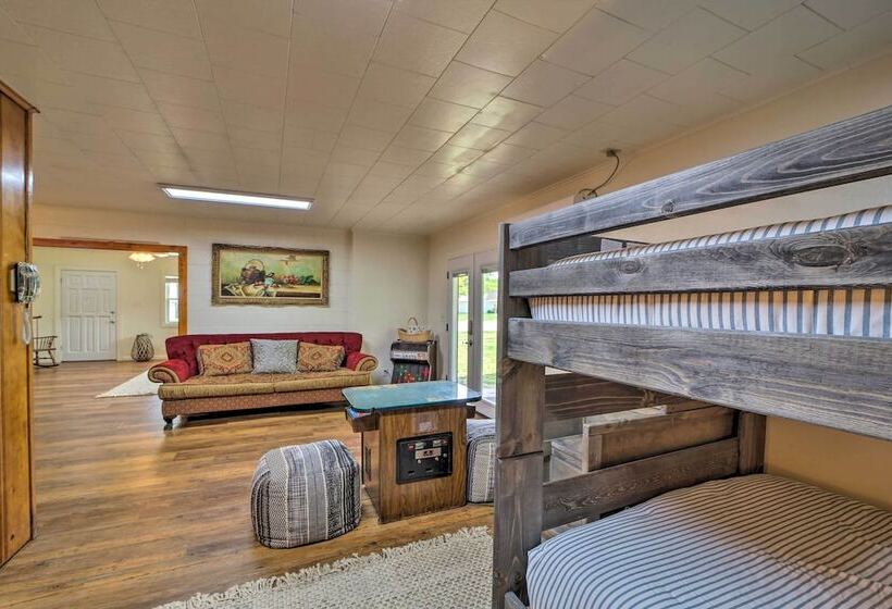 Walk To Lake: Historic Disney Home