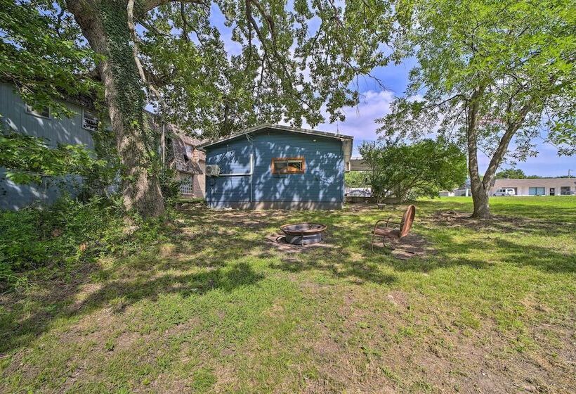 Walk To Lake: Historic Disney Home