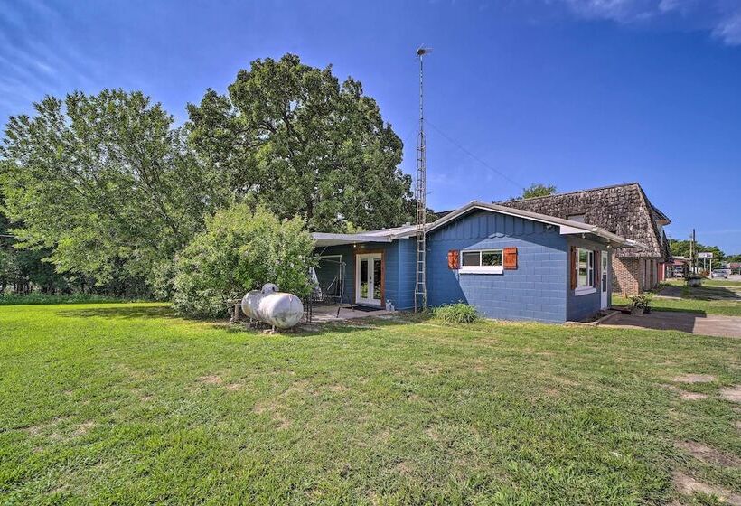 Walk To Lake: Historic Disney Home