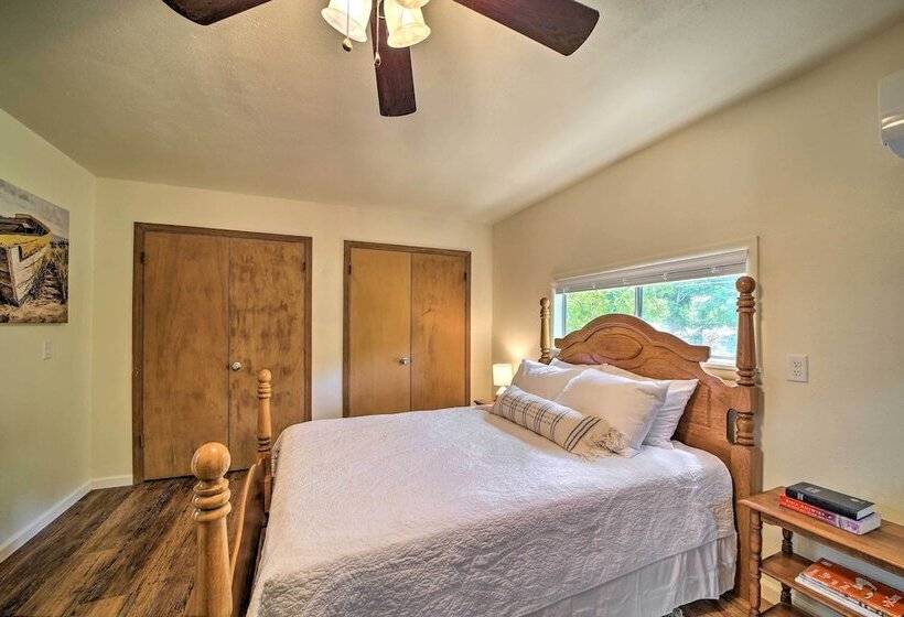 Walk To Lake: Historic Disney Home