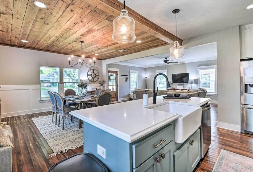 Historic + Fully Renovated Waxahachie Home!