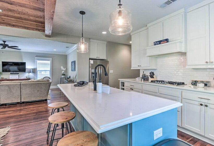 Historic + Fully Renovated Waxahachie Home!