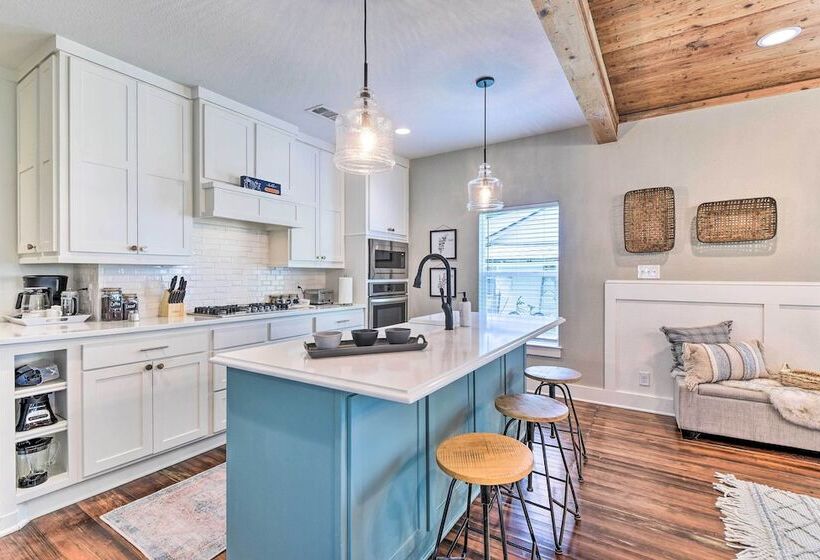 Historic + Fully Renovated Waxahachie Home!