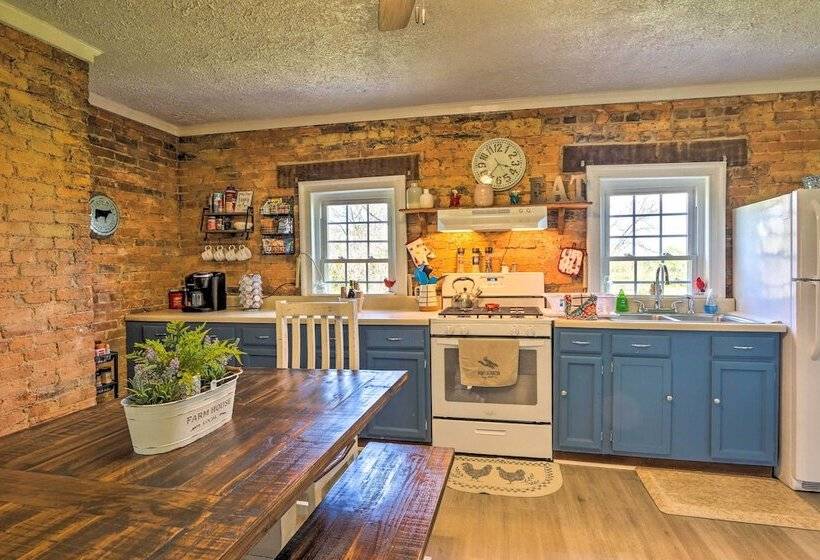 Historic  Hammond House  W/ Wine Country View!