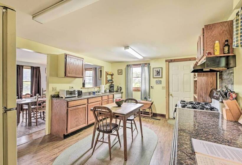 Historic Vermont Ski House W/ Mountain Views!