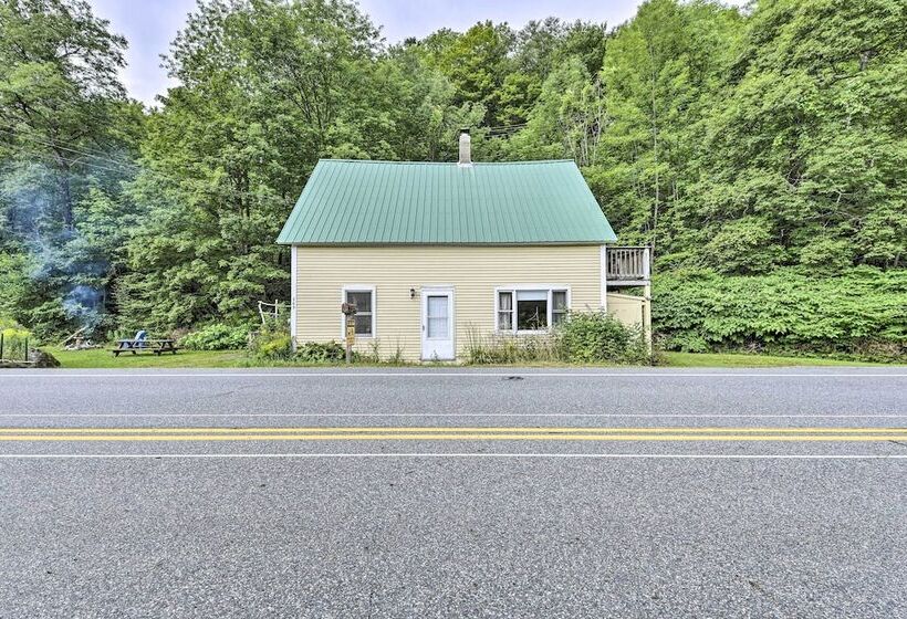 Historic Vermont Ski House W/ Mountain Views!