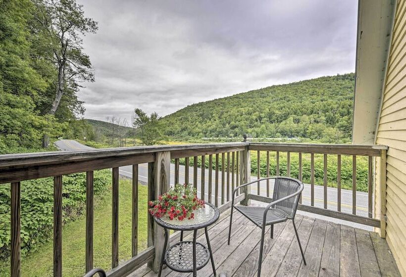 Historic Vermont Ski House W/ Mountain Views!