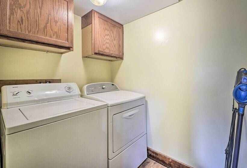 Historic Vermont Ski House W/ Mountain Views!