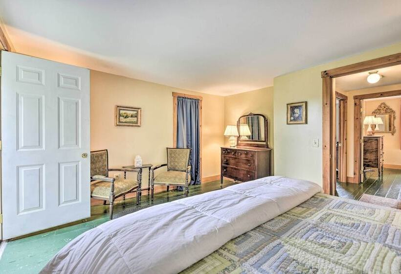 Historic Vermont Ski House W/ Mountain Views!