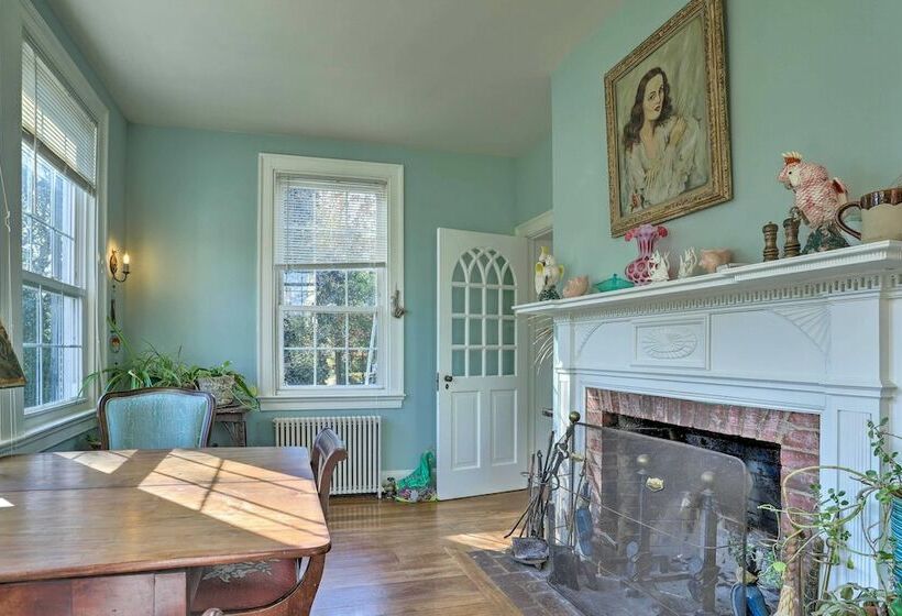 Historic Warrenton Home W/ Patio & Hot Tub!