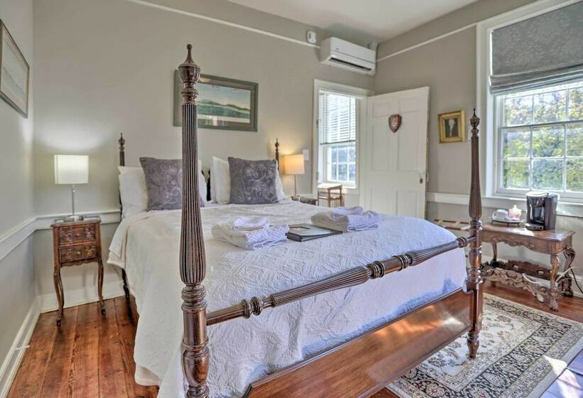 Historic Warrenton Home W/ Patio & Hot Tub!