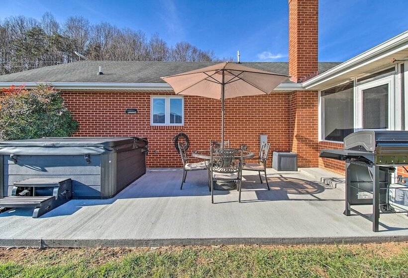 Home W/ Hot Tub Near Shenandoah Nat L Park!
