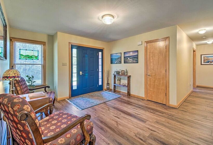 Home W/ Hot Tub Near Shenandoah Nat L Park!