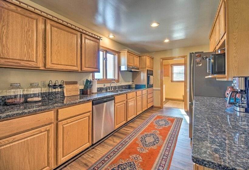 Home W/ Hot Tub Near Shenandoah Nat L Park!