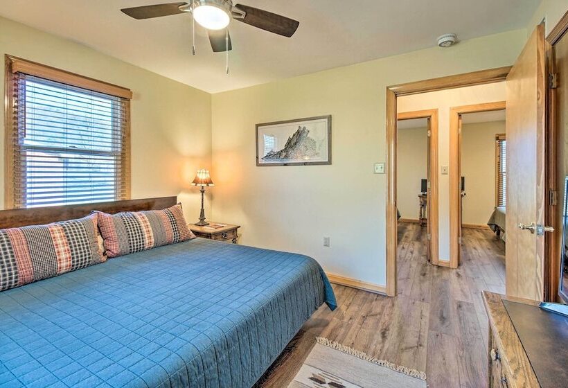 Home W/ Hot Tub Near Shenandoah Nat L Park!