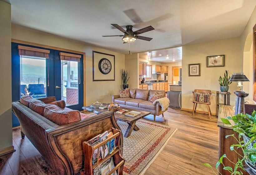 Home W/ Hot Tub Near Shenandoah Nat L Park!