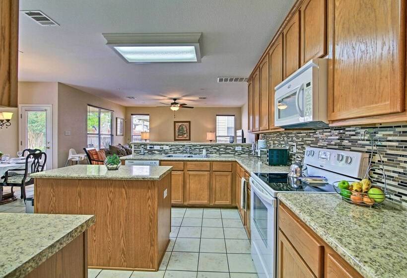 Home W/ Patio, Mins To Seaworld+lackland Afb!