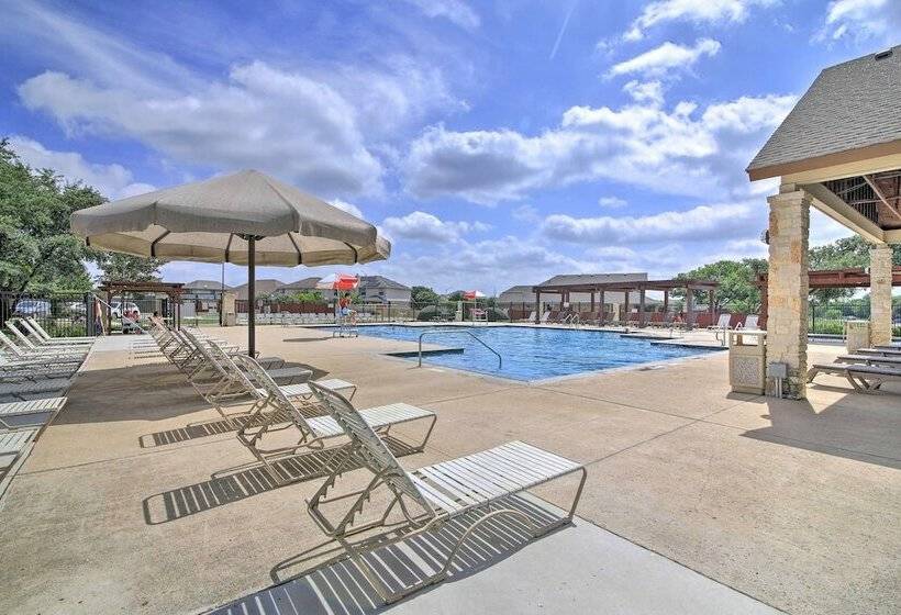 Home W/ Patio, Mins To Seaworld+lackland Afb!
