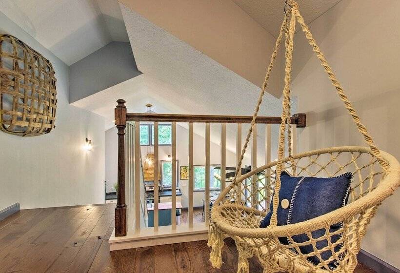 Home W/ Deck & Game Room   8 Mi To Asheville