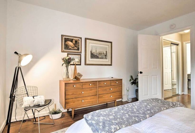 Home With Outdoor Oasis In Downtown Raleigh!