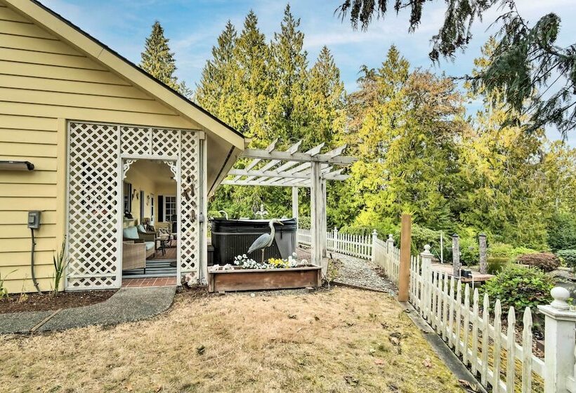 Hoodsport Home On 7 Wooded Acres W/ Hot Tub!