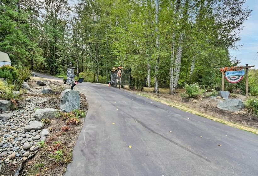 Hoodsport Home On 7 Wooded Acres W/ Hot Tub!