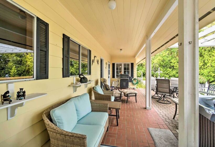 Hoodsport Home On 7 Wooded Acres W/ Hot Tub!