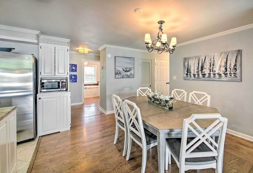 Kayaks & Dock: Lakefront Hot Springs Hideaway