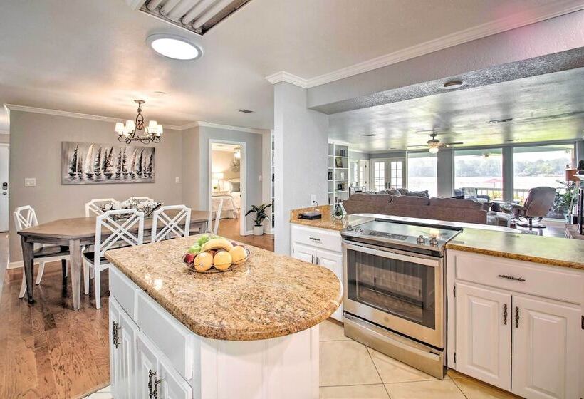 Kayaks & Dock: Lakefront Hot Springs Hideaway