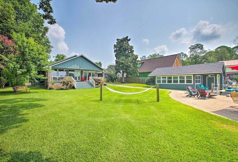 Kayaks & Dock: Lakefront Hot Springs Hideaway