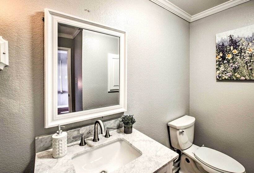 Kayaks & Dock: Lakefront Hot Springs Hideaway