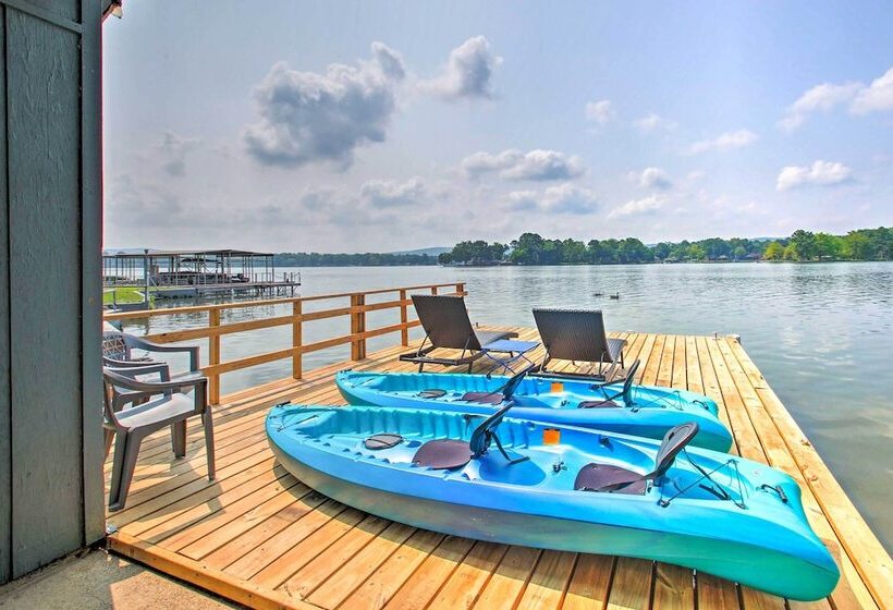Kayaks & Dock: Lakefront Hot Springs Hideaway