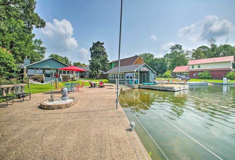 Kayaks & Dock: Lakefront Hot Springs Hideaway