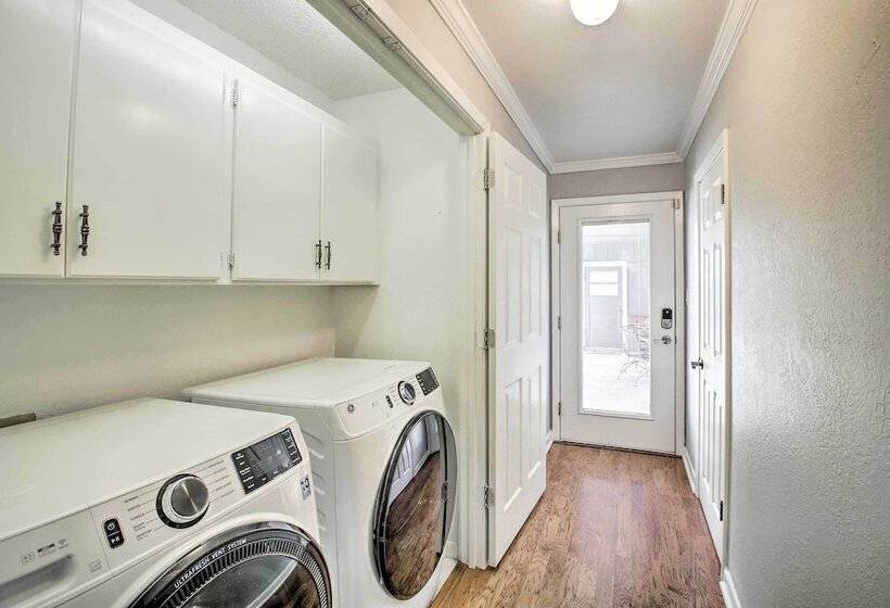 Kayaks & Dock: Lakefront Hot Springs Hideaway